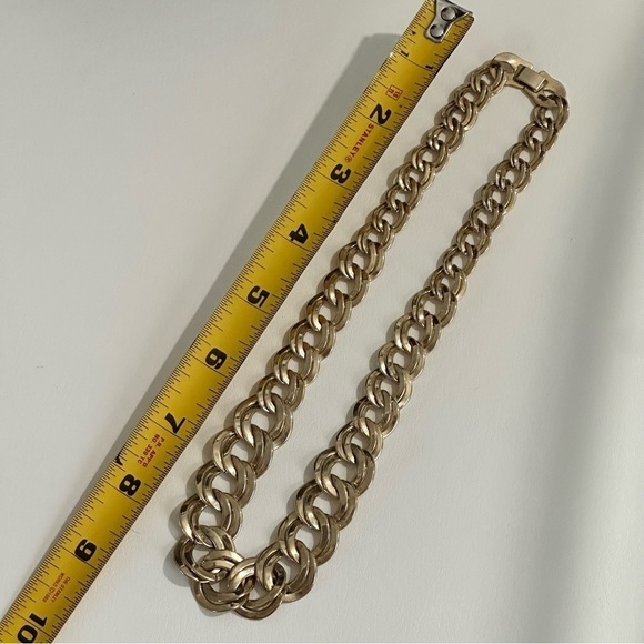 Gold tone graduated circle link  necklace - Picture 4 of 7